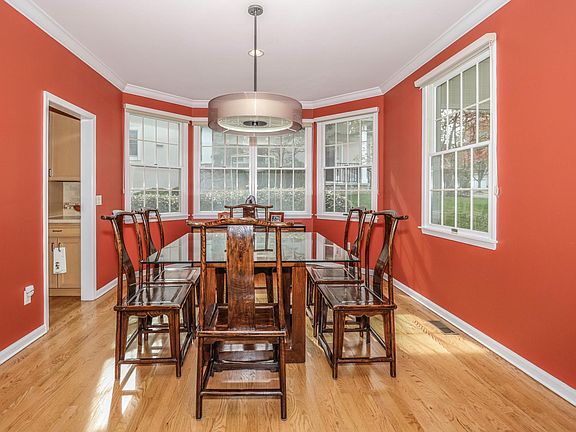 SPACIOUS DINING ROOM