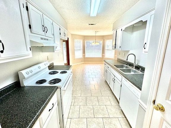 4th image of 4484 Pinegate Dr