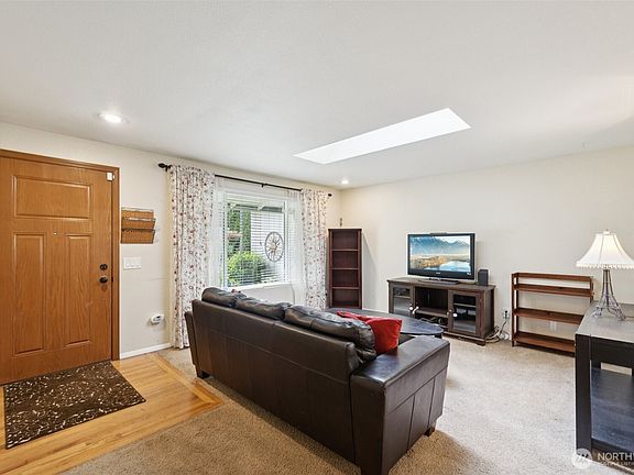 2nd image of 1019 209th Avenue NE