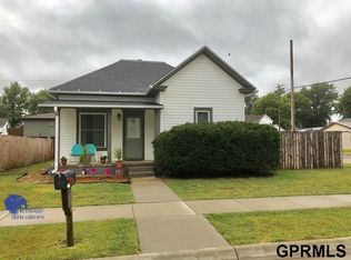 1127 N Nebraska Ave, York, NE 68467