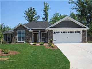 1st image of 723 Oakwood Ct