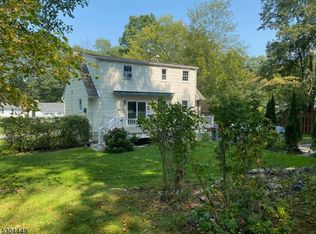 32 Cleveland Dr, West Milford, NJ 07480