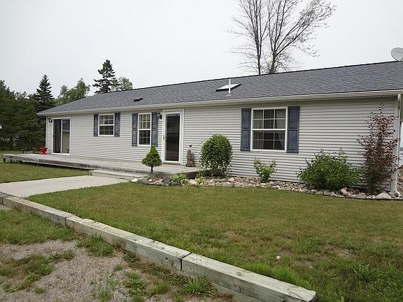 3rd image of 14428 Lakeside Dr