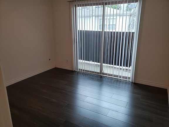 3rd image of 10811 Kling St #7