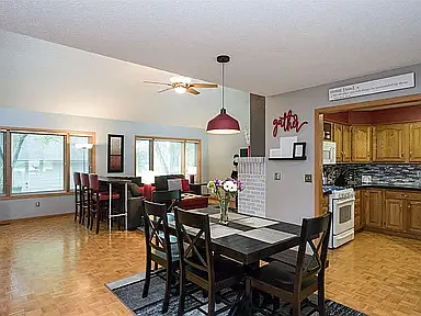 3 bed, 1644 sqft, $2,400 — Photo 2