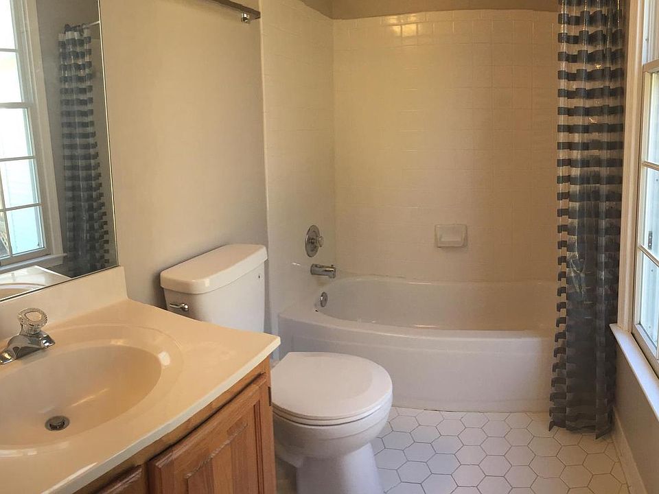 2nd image of 9609 Autumn Oaks Ct