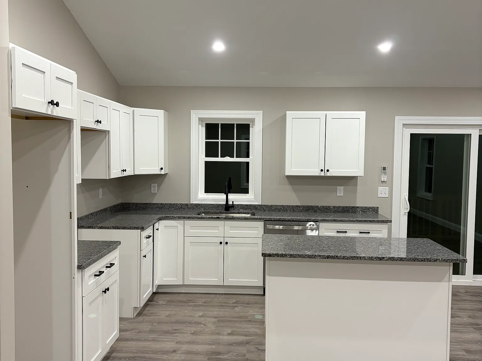 2 bed, 1300 sqft, $2,300 — Photo 3
