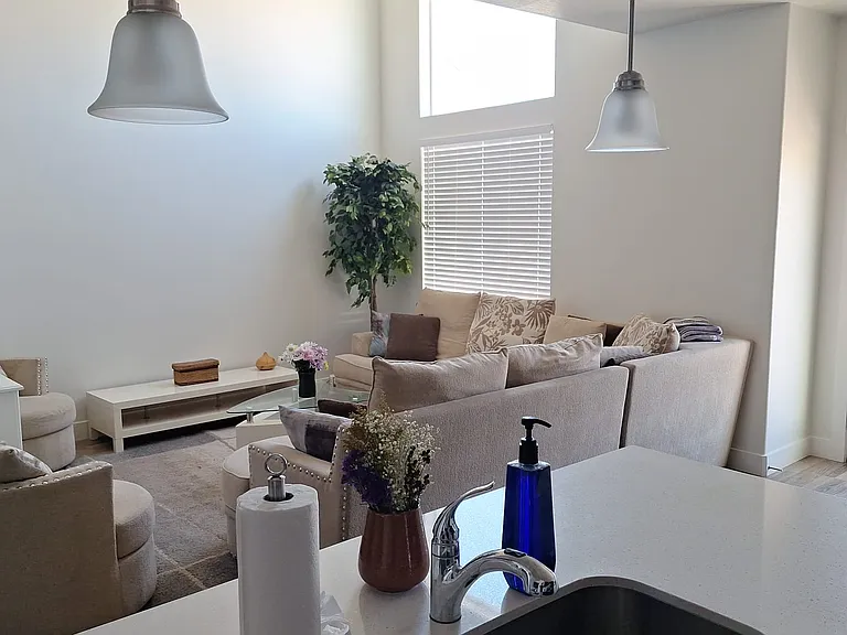 963 W Coral Charm Way — Photo 2