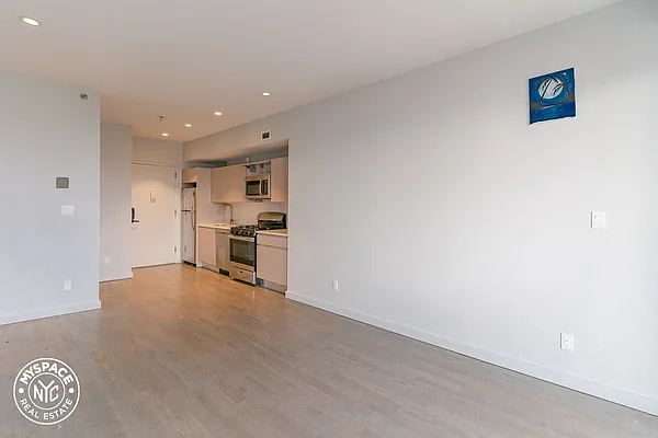 Rented by MySpaceNYC | media 24