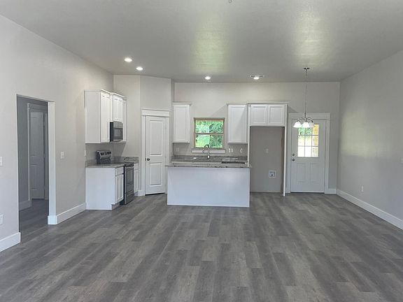 3rd image of 66 Watch Hills Dr