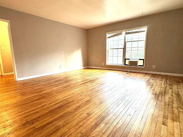 893 Greenwood Ave NE #8 — Photo 2