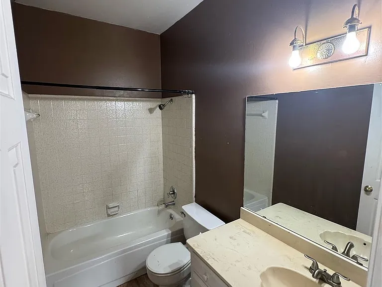 201 E Windsor Dr — Photo 18