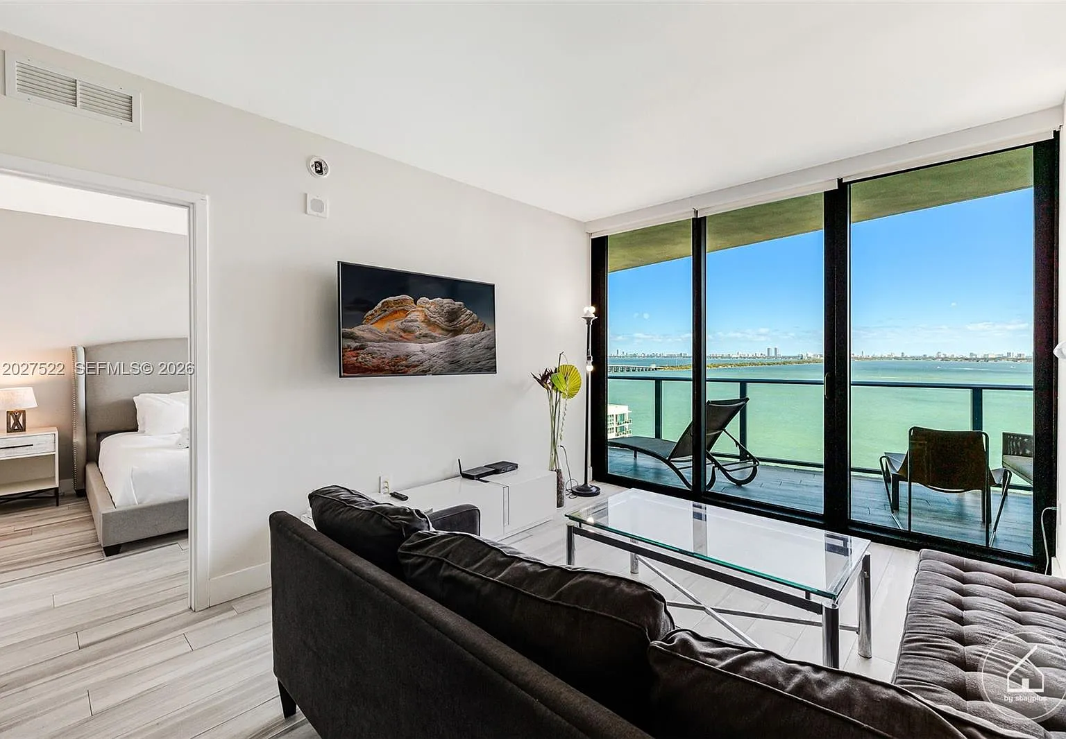 Icon Bay Condo — Photo 2