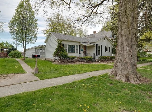 2nd image of 160 E 1st St