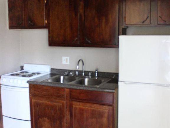 5th image of 717 Elliott Ave Unit 14