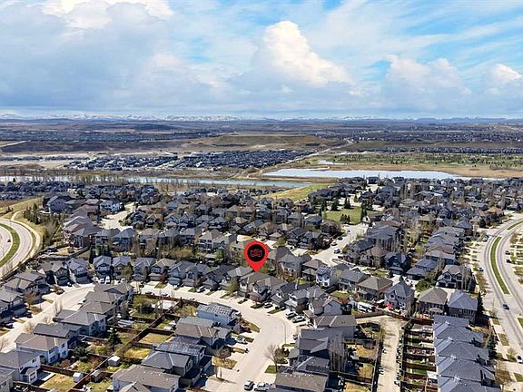 3rd image of 64 E Cranridge Cres SE