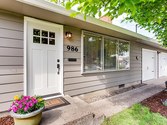 2nd image of 986 NE Sturgess Ave