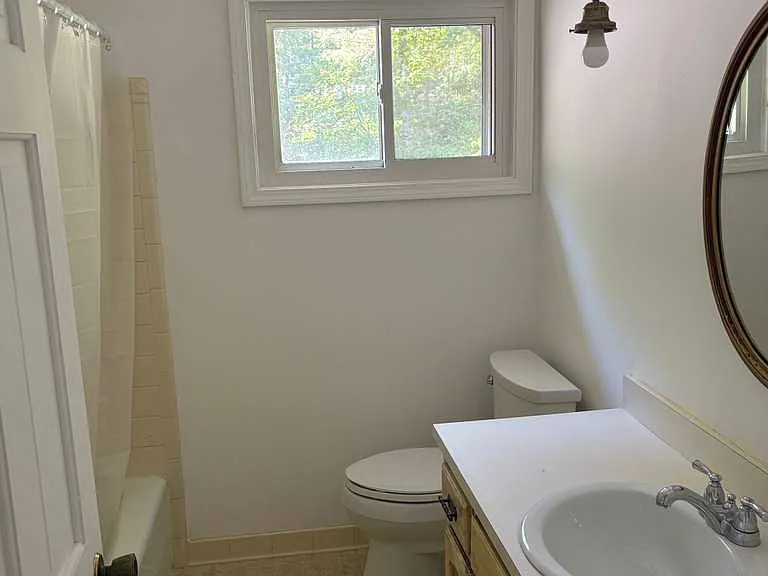 1690 Manhasset Dr — Photo 8