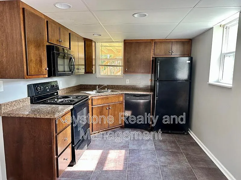 1 bed, 1.0 bath, 900 sqft, $825 — Photo 3
