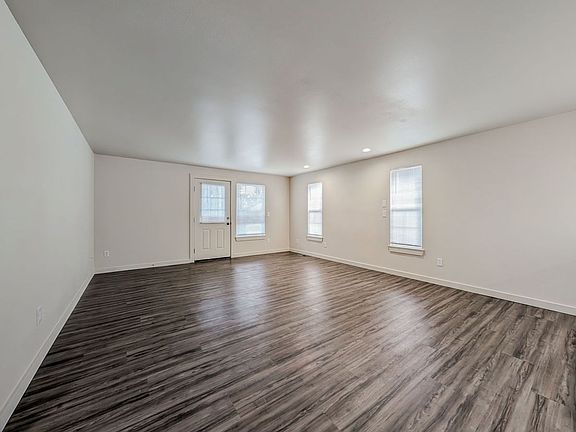 5th image of 5411 99th Pl NE #A