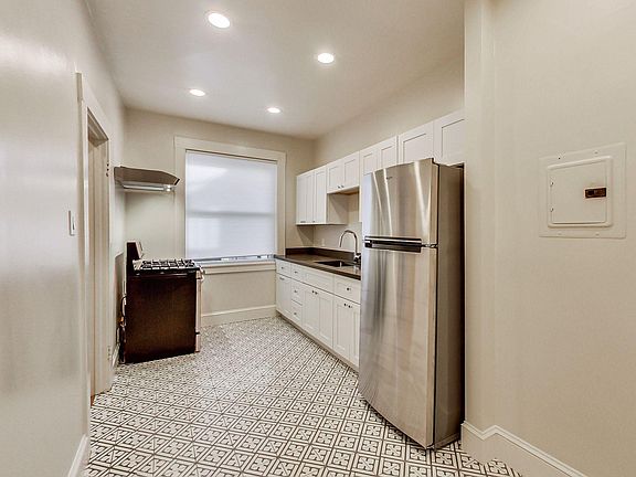 3rd image of 2235 Larkin St APT 9