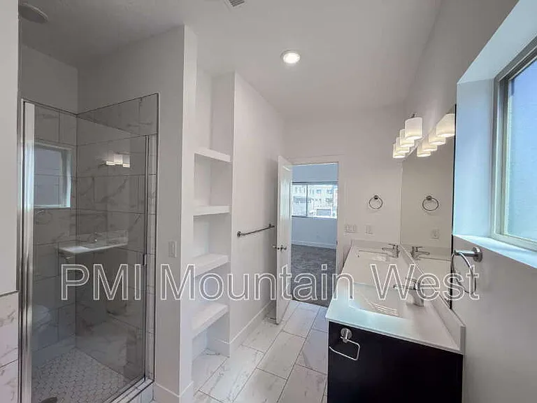 506 W 2200 N — Photo 24