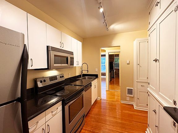 Kitchen: Dishwasher, Disposal, Built-in Micro, Glass-Top Range