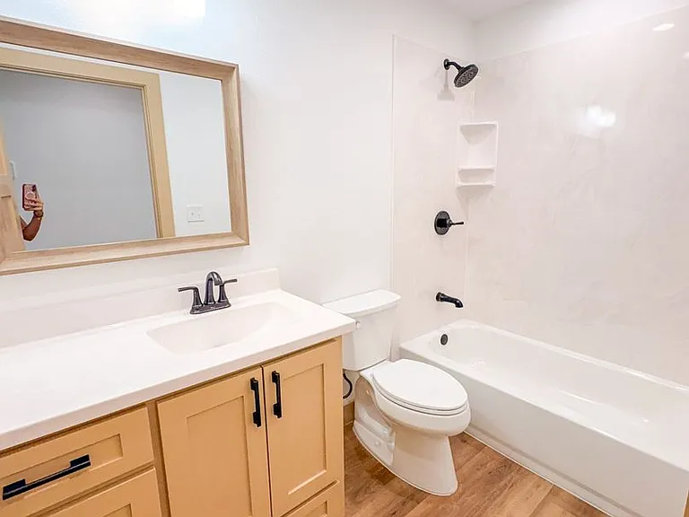 1105 E Navarro Ave — Photo 11