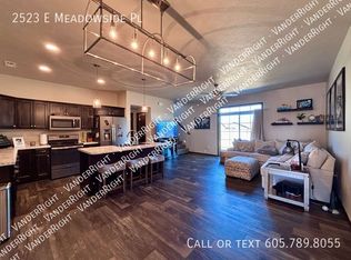 2523 E Meadowside Pl, Sioux Falls, SD 57108