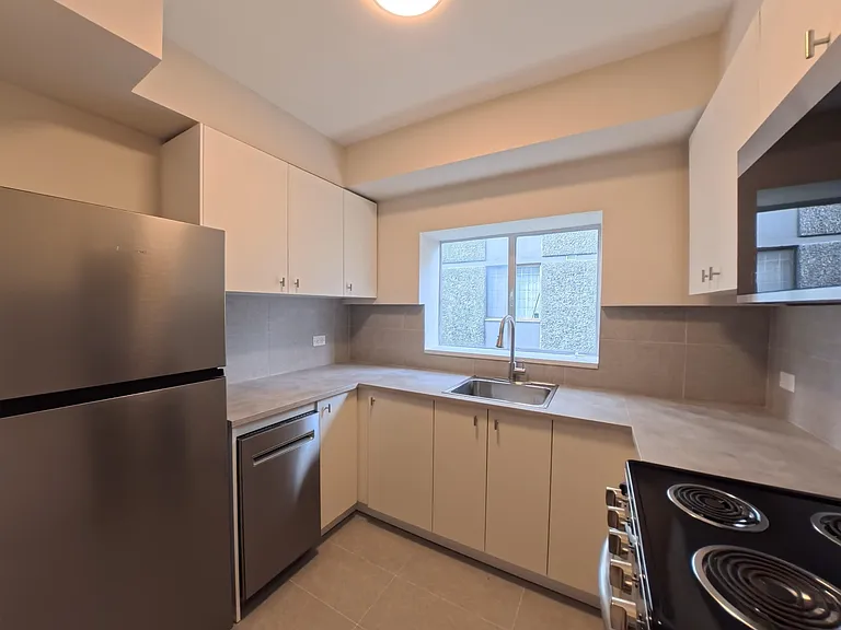 1540 Haro St #2B — Photo 8