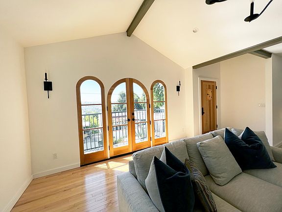 4th image of 2561 Hyler Ave