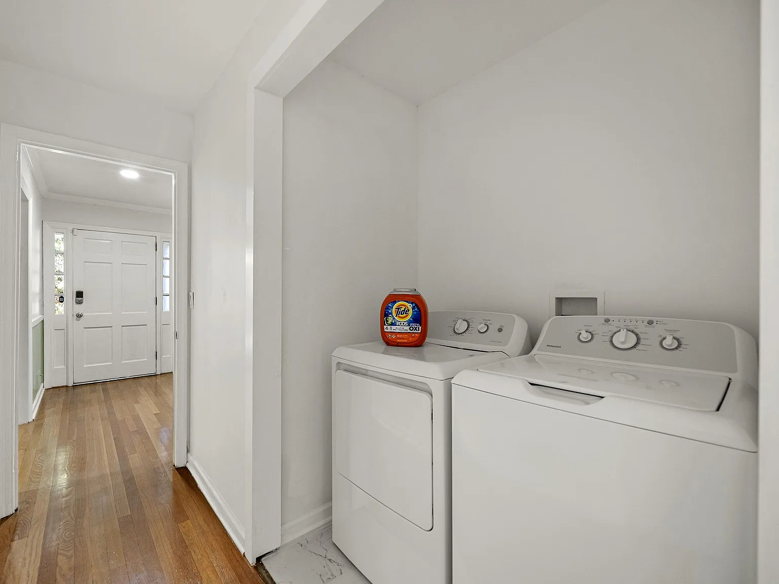 4 bed, 3.0 bath, $910 — Photo 4