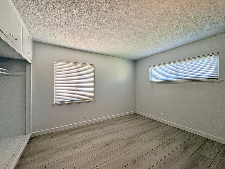 637 Geneva Ave — Photo 11