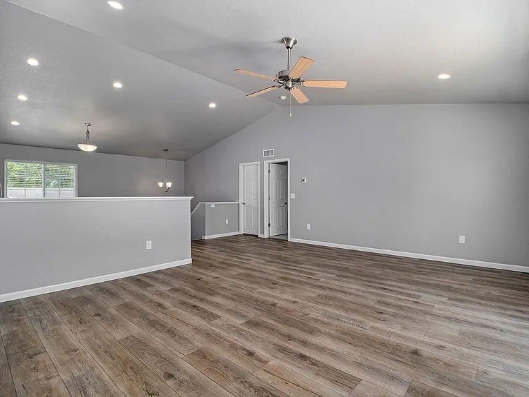 2327 Shadycroft Dr — Photo 7