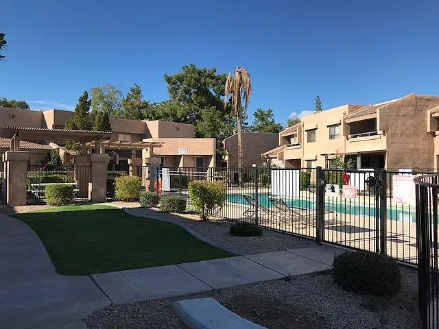 3 bed, 1428 sqft, $1,895 — Photo 2