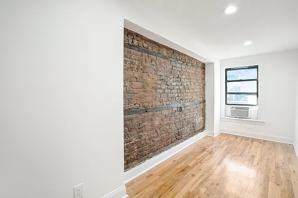 Rented by Creed Realty Group | media 21