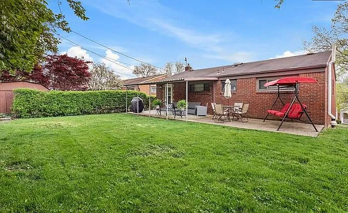 2320 Crestview Rd — Photo 5
