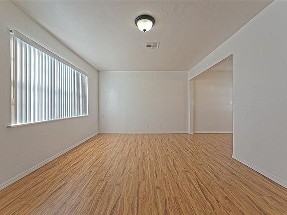 2nd image of 311 N Cimarron Rd