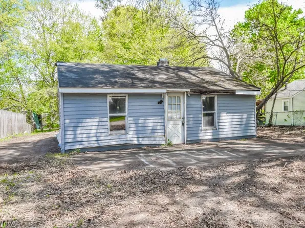 2435 Ladd St, Akron, OH 44312