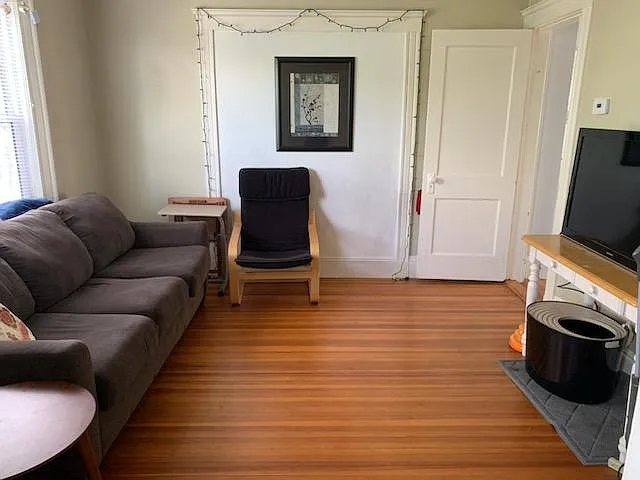 3 bed, 1200 sqft, $3,345 — Photo 3