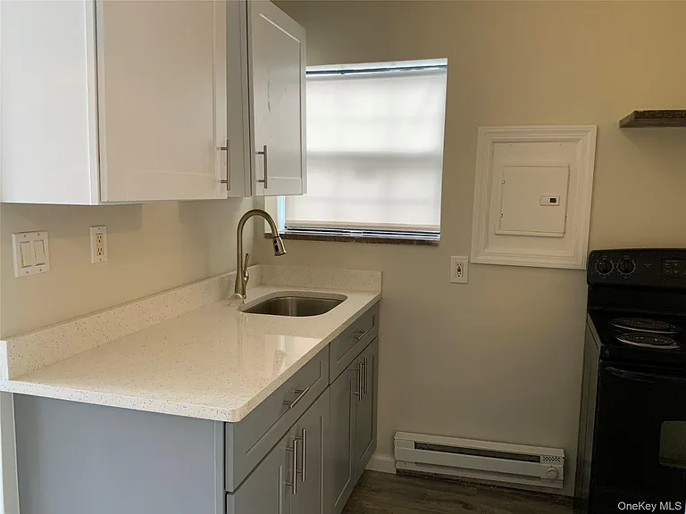 76 Garden City Ave — Photo 8