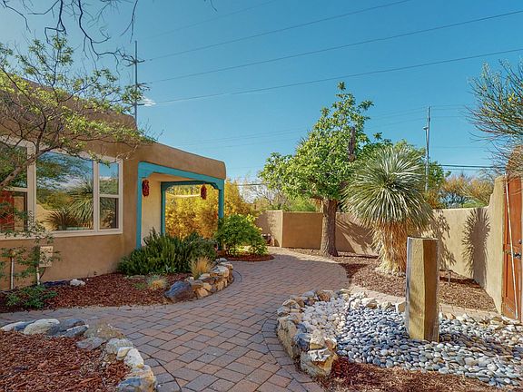 3rd image of 1221 Calle Del Sol NE