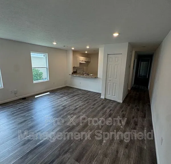 1618 W Scott St — Photo 2