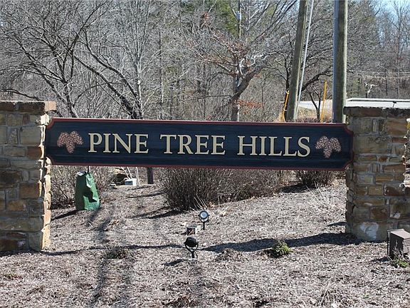 3rd image of 170 Pine Hollow Ct