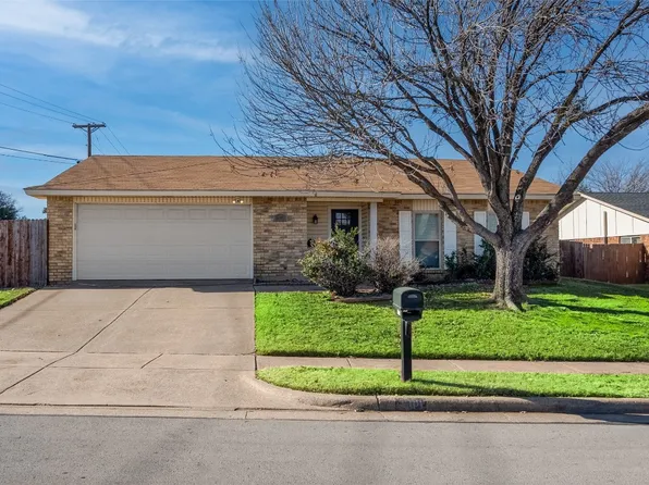 2301 Chinaberry Dr, Bedford, TX 76021