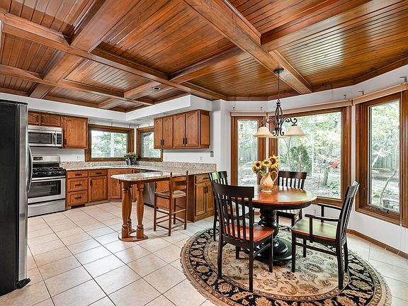 4th image of 697 Morningside Ct