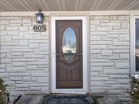 4th image of 909 W Weiland Ave