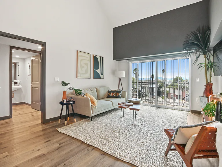 NOHO URBAN APARTMENTS — Photo 10