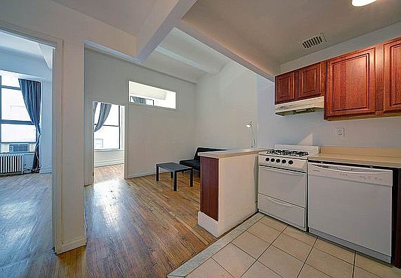 5th image of 220 Park Ave S APT 5E