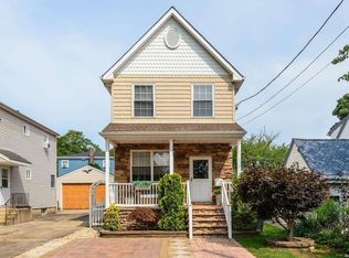 108 Shields Ave, Williston Park, NY 11596
